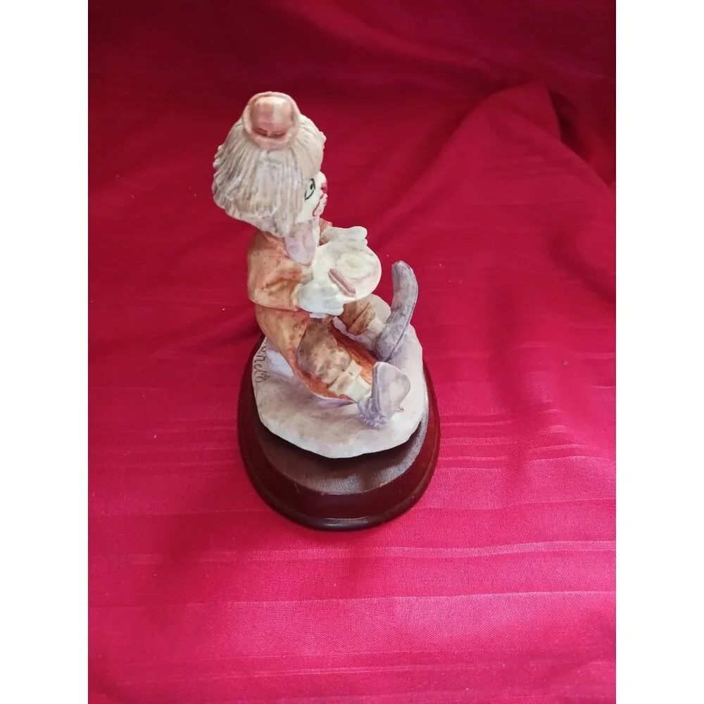 Leonardo Vtg  Clown Figurine With A Breakfast Plate On Wooden Base